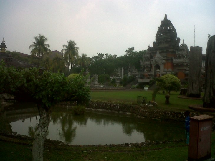 indo-jakarta-tmi-park-indo-museum-gardens-oct13