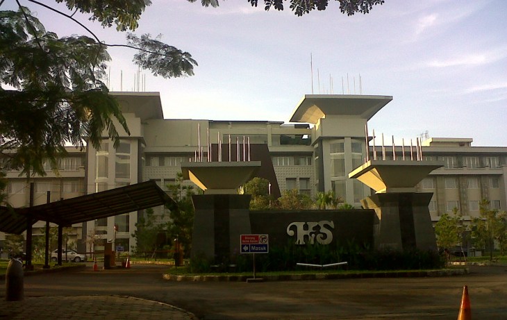 jakarta-hotel-santika-car-entrance-feb13