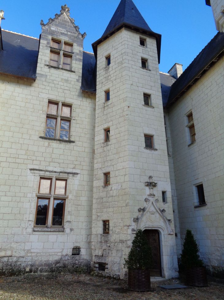 Lémeré chateau du Rivau courtyard inner entr tower public nov22