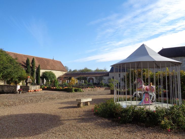Lémeré chateau du Rivau gardens fountain carrousel nov22