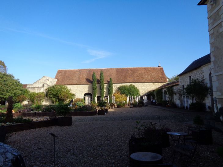 Lémeré chateau du Rivau gardens restaurant nov22