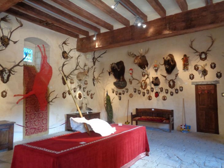 Lémeré chateau du Rivau hunting room table near nov22