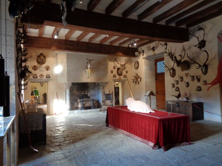 Lémeré chateau du Rivau hunting room table nov22