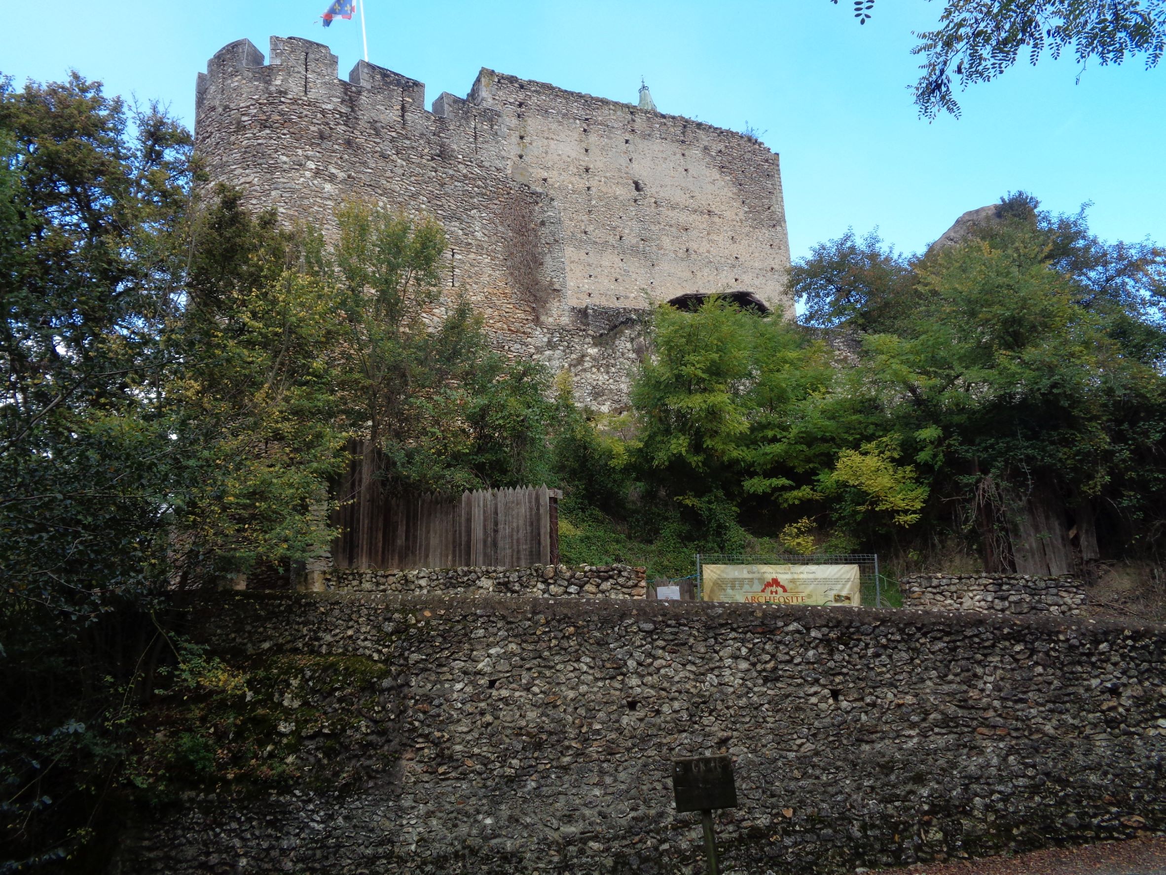 Montbazon forteresse back side nov22