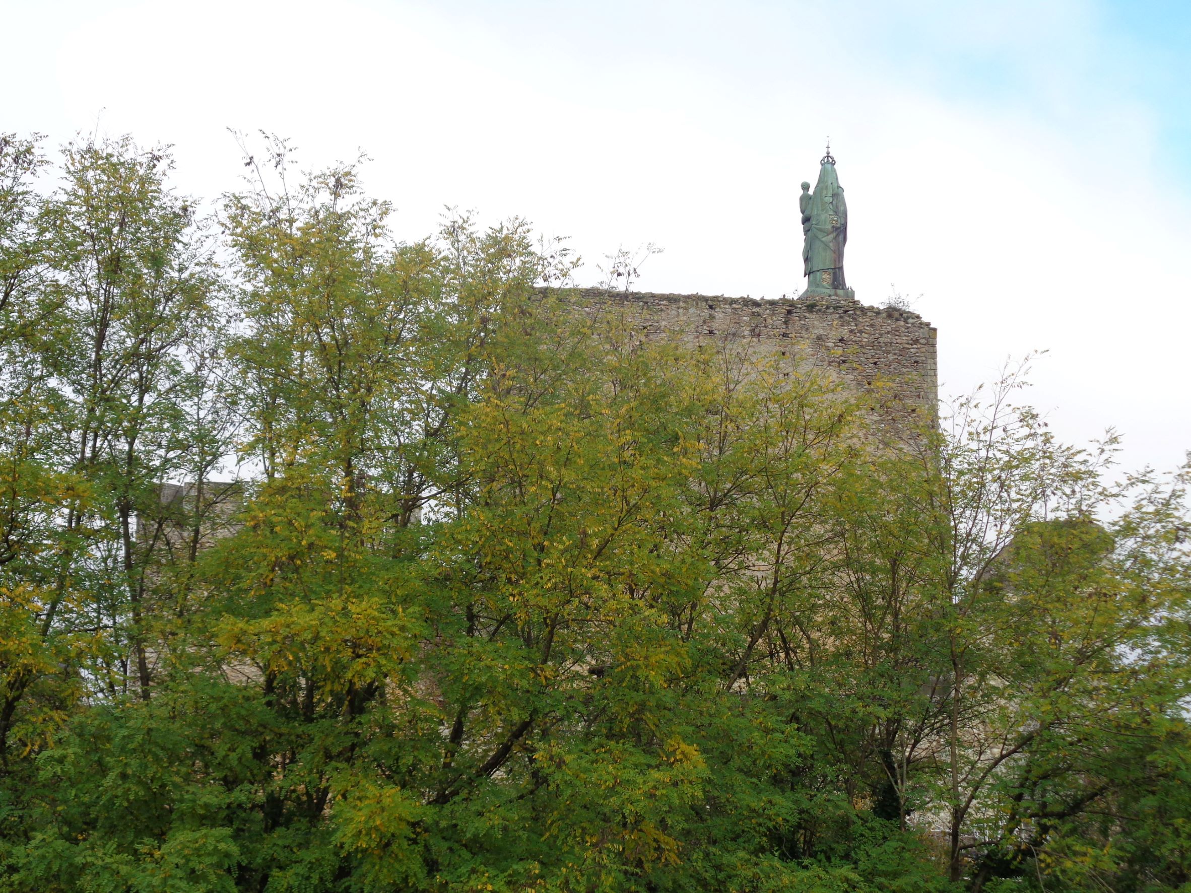 Montbazon forteresse ND et child nov22