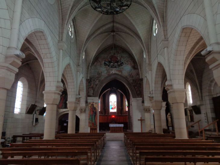 Monts ch Saint Pierre aux Liens nave to altar nov22
