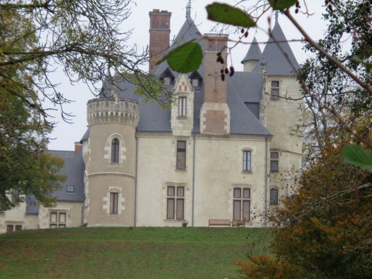 Monts chateau de cande side road nov22
