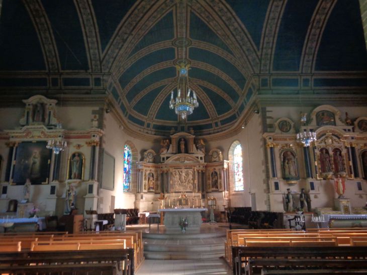 Naizin ch St Cosme et St Damien altar et chapels nov22