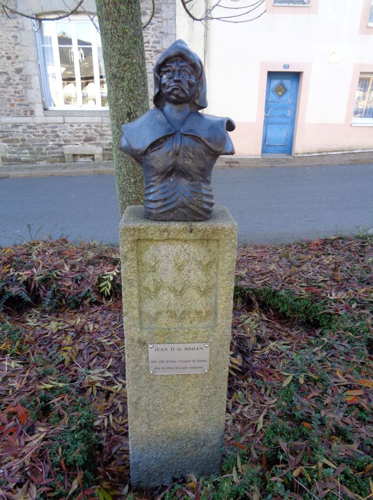Rohan halles statue Jean II de Rohan duke brittany nov22