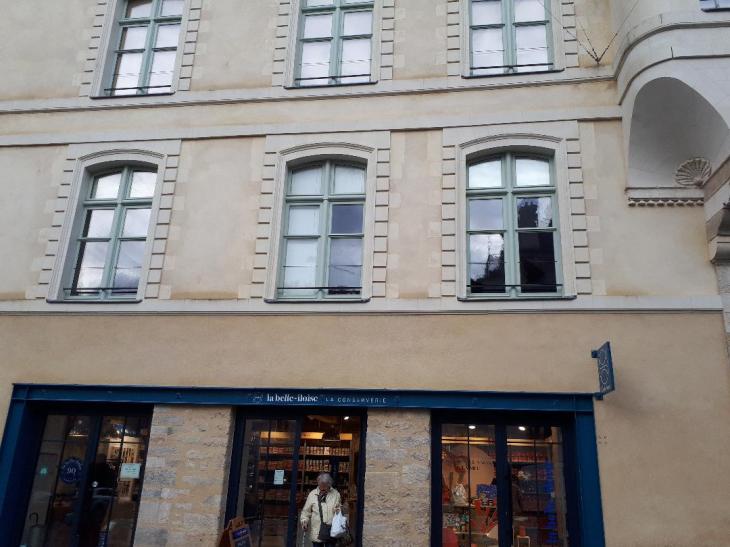 Vannes la Belle Iloise store front nov22