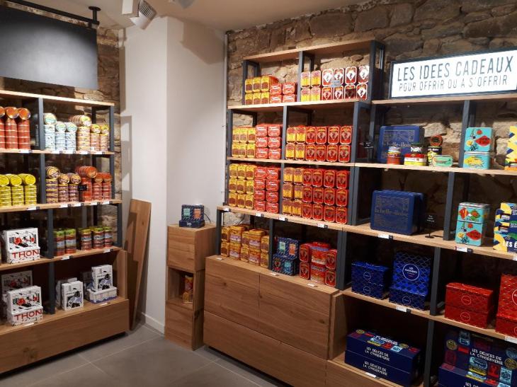 Vannes La Belle Iloise store inside nov22