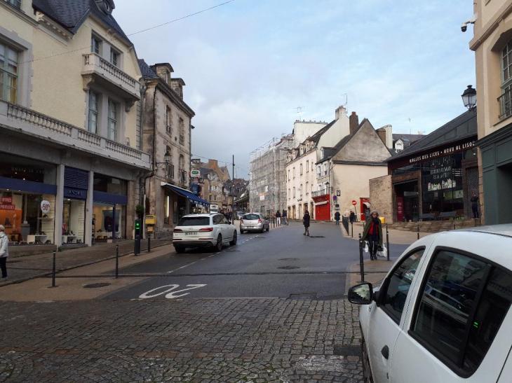 Vannes pl des Lices nov22