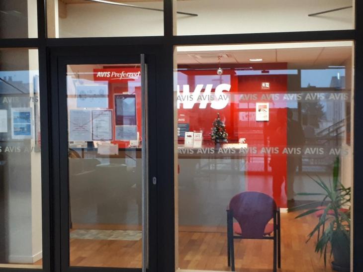 Auray gare Avis car rental office dec22