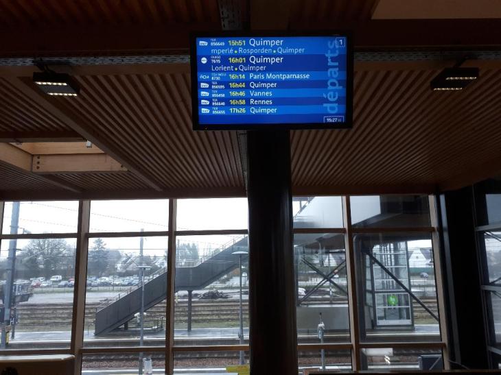 Auray gare upper floor waiting room depart screen dec22