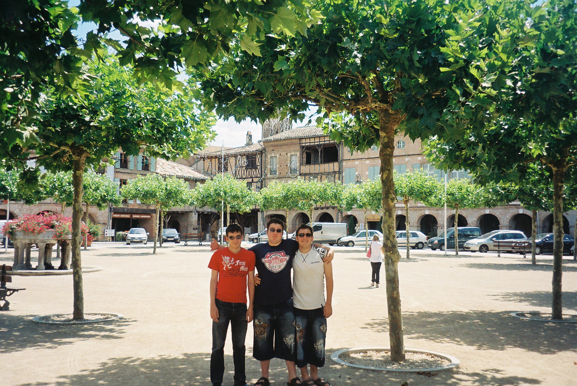 Lisle sur tarn pl paul saussac jul10