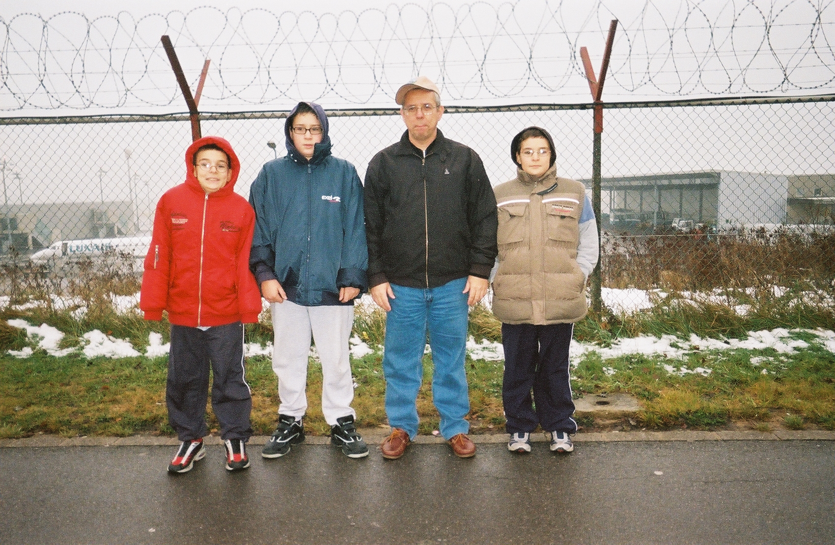 Lux airport findel pedro et boys dec05