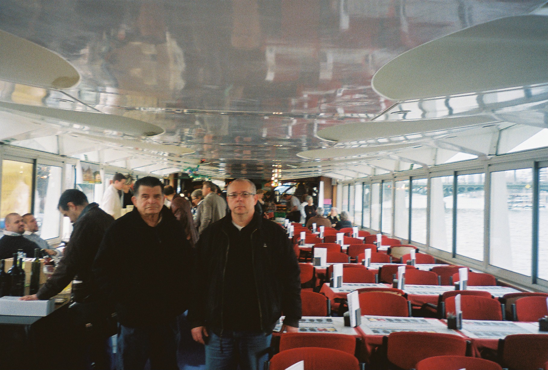 Paris maxim's saveurs et vins boat by Seine mars11