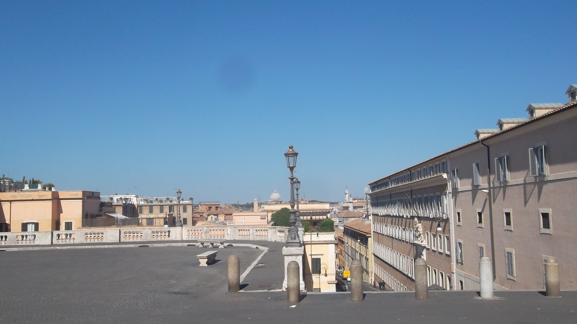 roma-quirinale-plaza-stairs-aug13