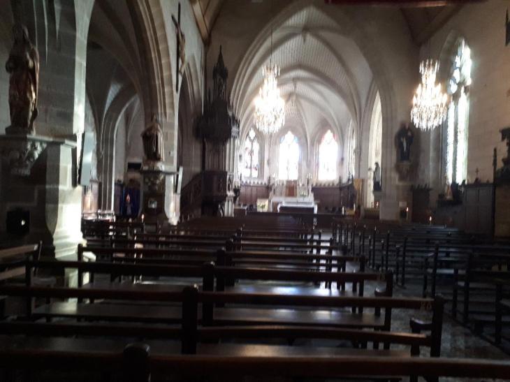Auray Ch Saint Sauveur nave to altar jan23