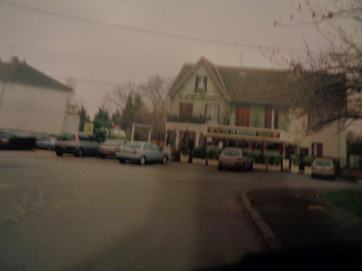 Les Mureaux le Bellevue resto bb 2011