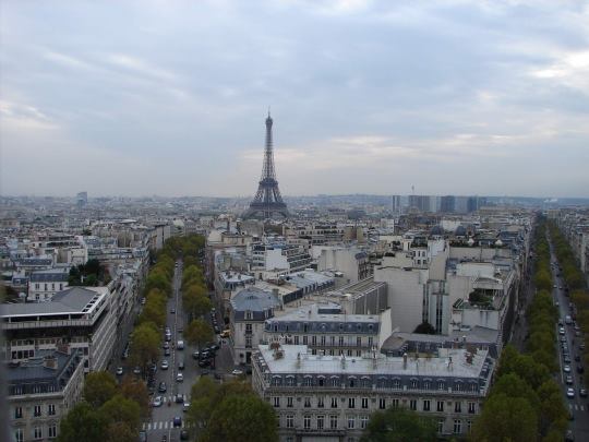 paris arc de triomphe to tour eiffel jul13