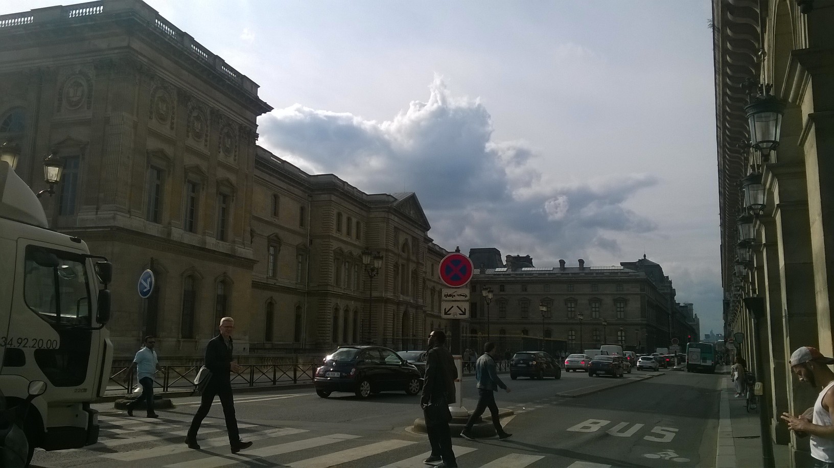 paris rue de rivoli passing louvre sep15