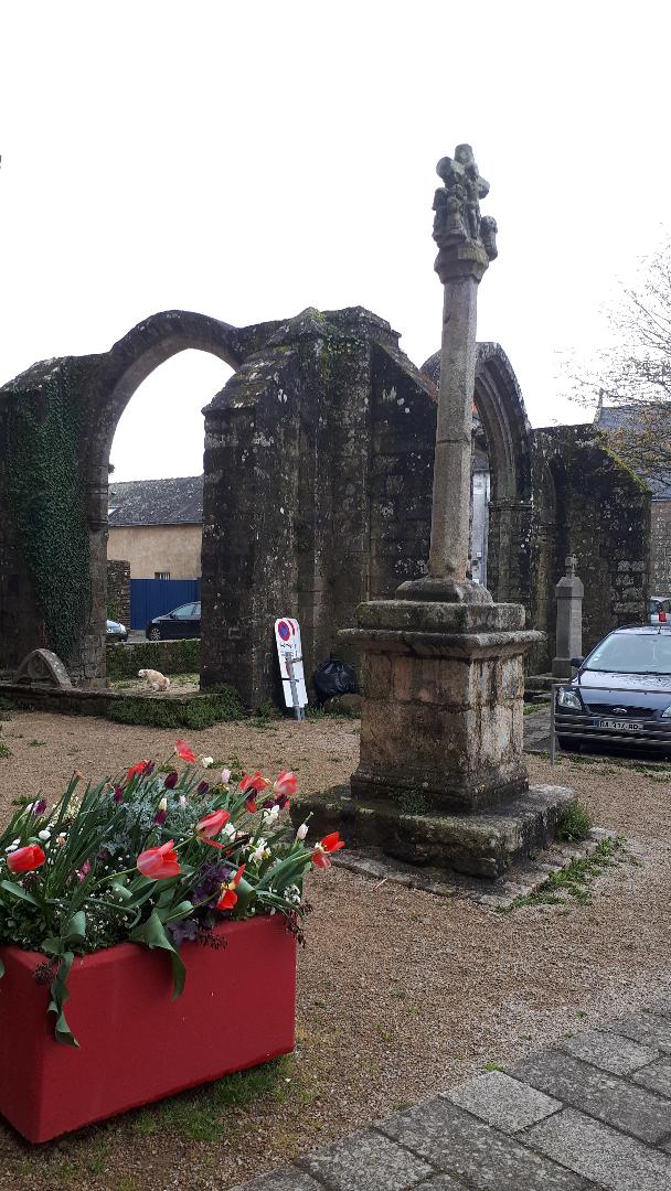 plu chapelle ND des Oties ruins next to st guigner apr22