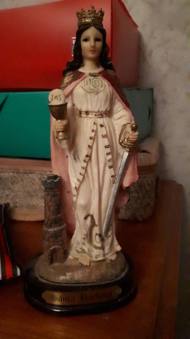 Plu house statue Santa Barbara de mima jan23