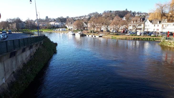 pontivy-blavet-river-canal-in-city-feb20