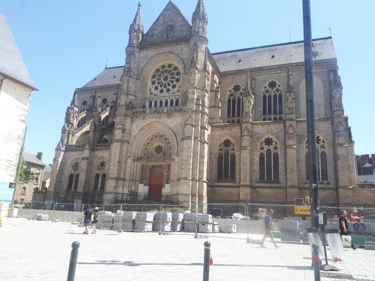 Rennes basilica notre dame de bonne nouvelle front jun19