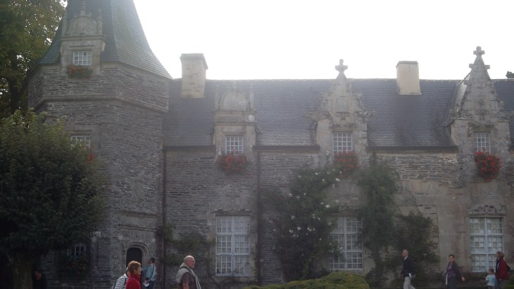Rochefort et castle courtyard 2012