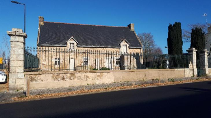 Sainte Anne d'Auray Yves Nicolazic house jan23