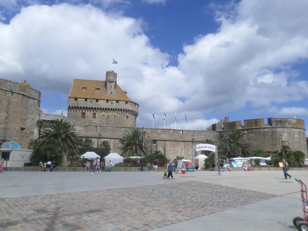 st malo chateau anne de bretagne jardin des douves aug20