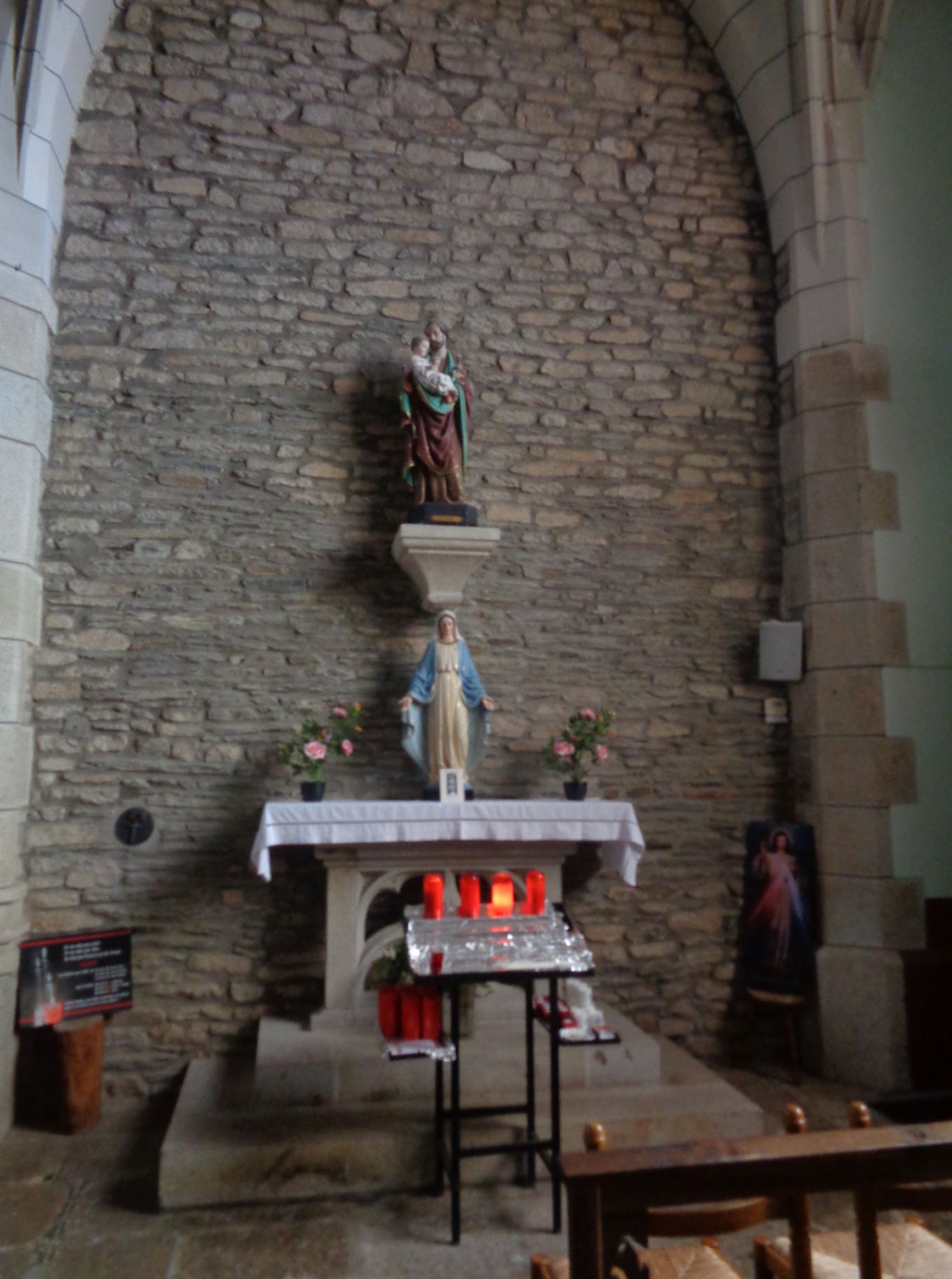 Val d'Oust Ch Saint André chapel ste Anne side right jan23