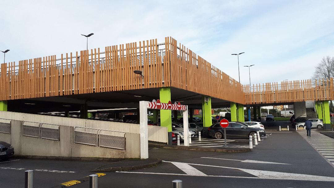 Vannes Carrefour parking jan23
