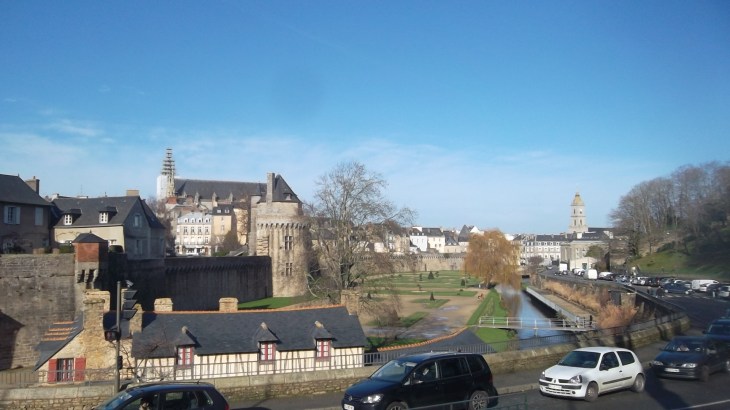 Vannes chateau ruins to cathedral, lavoirs, tour connetable, ch st patern afar jan14