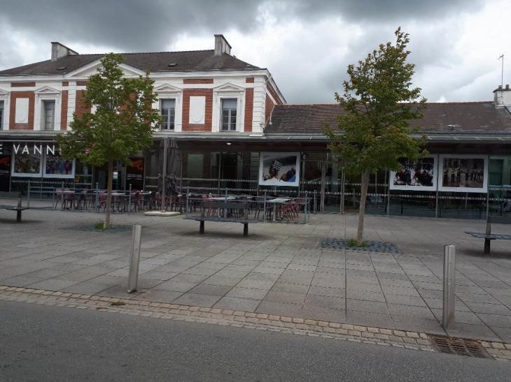 vannes gare train station front apr18