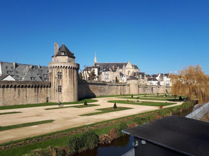 Vannes tour connetable garenne garden cathedral on back feb18
