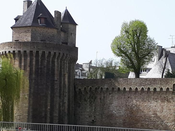 vannes tour du connetable ramparts apr21