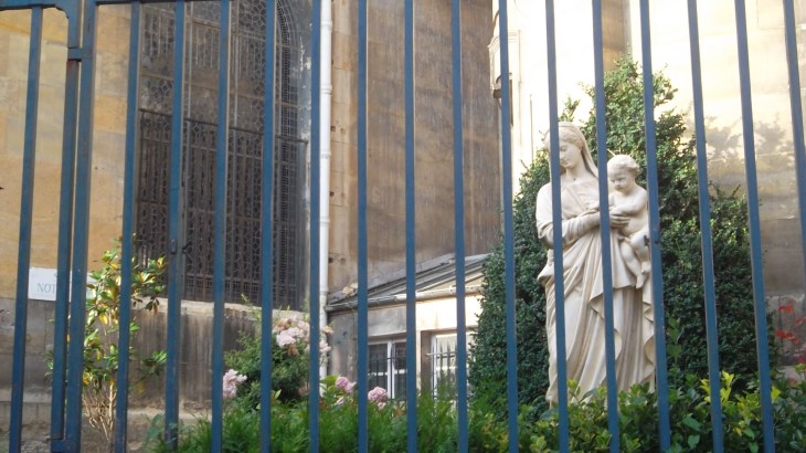 Versailles ch coll Notre Dame salle notre dame back of church aug12