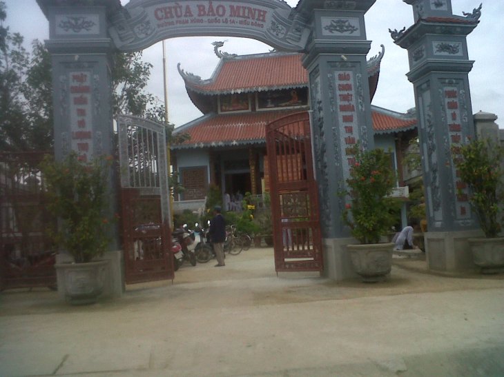 danang pagoda entrance feb14