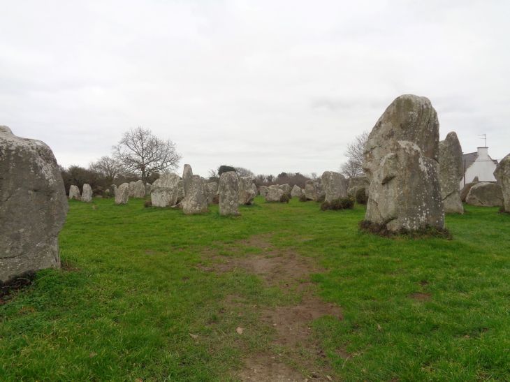 Erdeven le grand arc megalitique chemin feb23