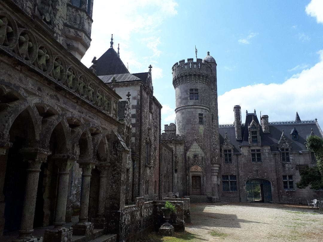 keriolet castle courtyard back castle cloister and tower aug19