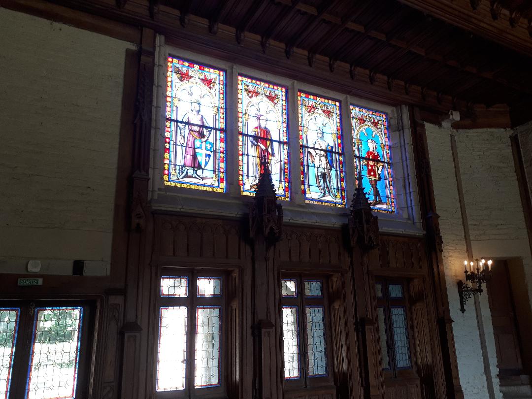 keriolet grand salon stained glass of Charles fake personages aug19