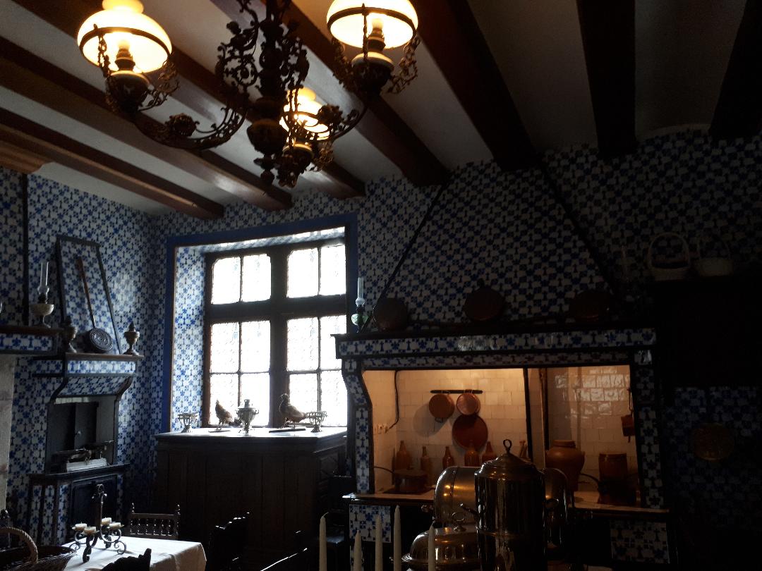 keriolet kitchen thru window aug19