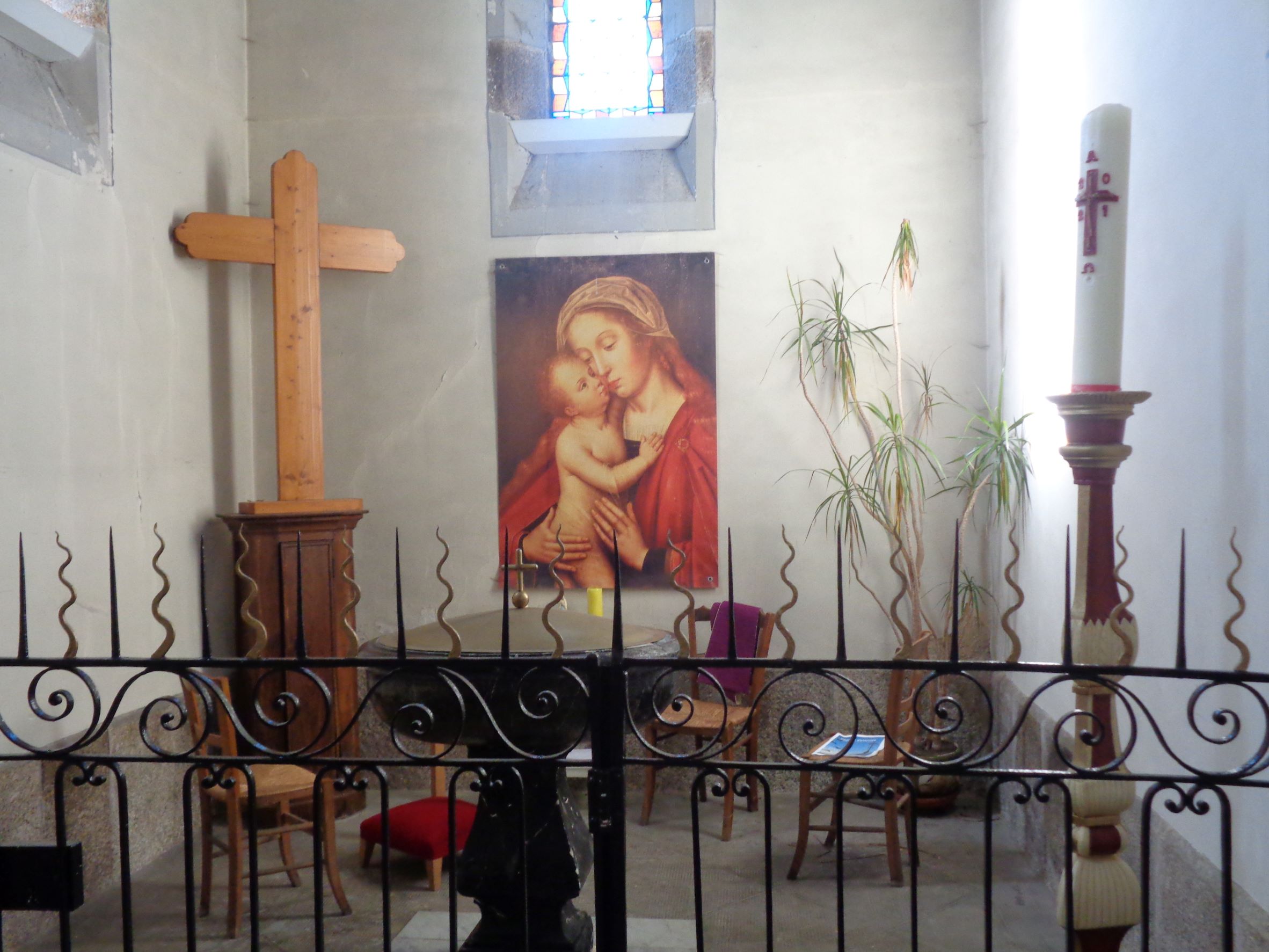 la Roche Bernard Ch Saint Michel baptismal chapel jan23