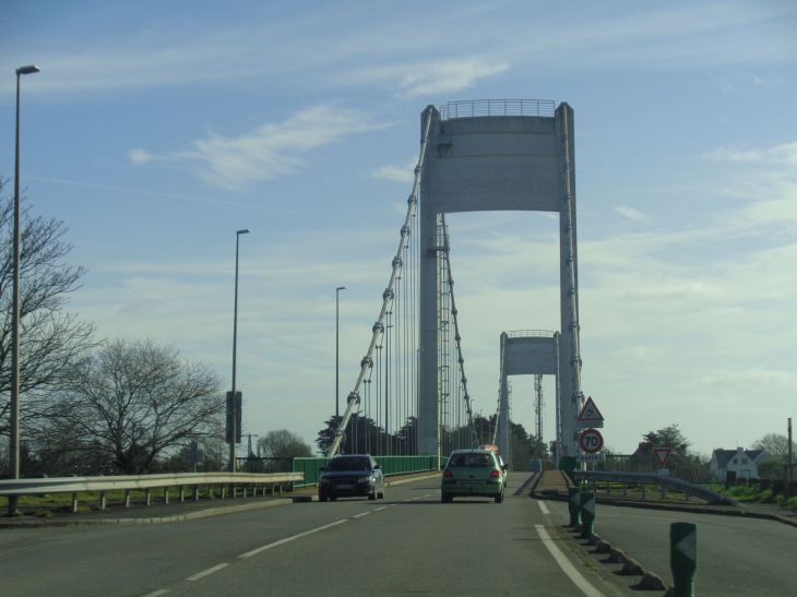 la Roche Bernard Pont du Morbihan bridge over Vilaine jan23
