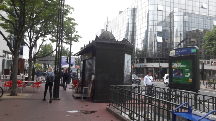 Levallois Perret rue anatole france by metro pont levallois becon jun18