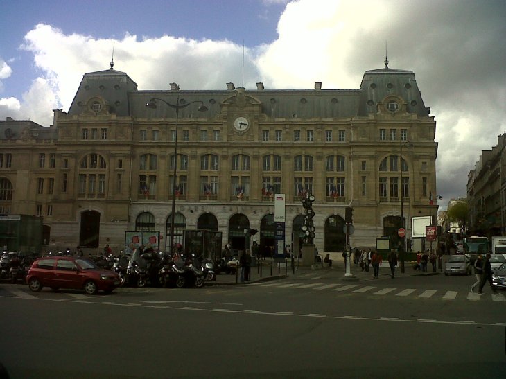 Paris gare saint lazare front 2 apr12