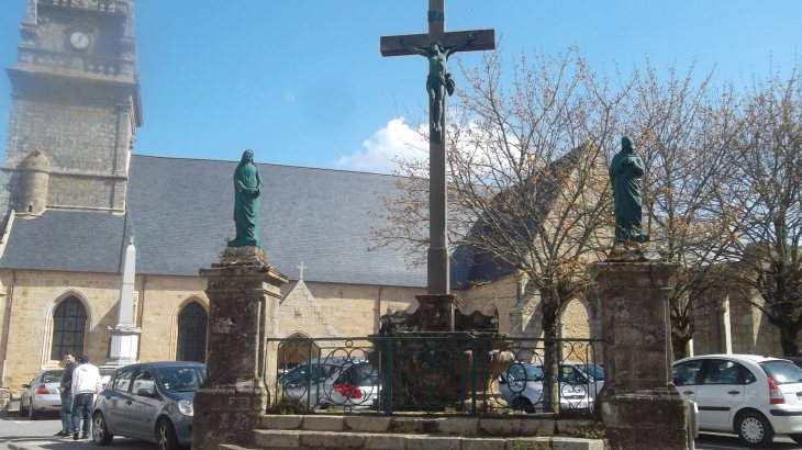 plu calvary Christ cross ste anne and st guignel apr13